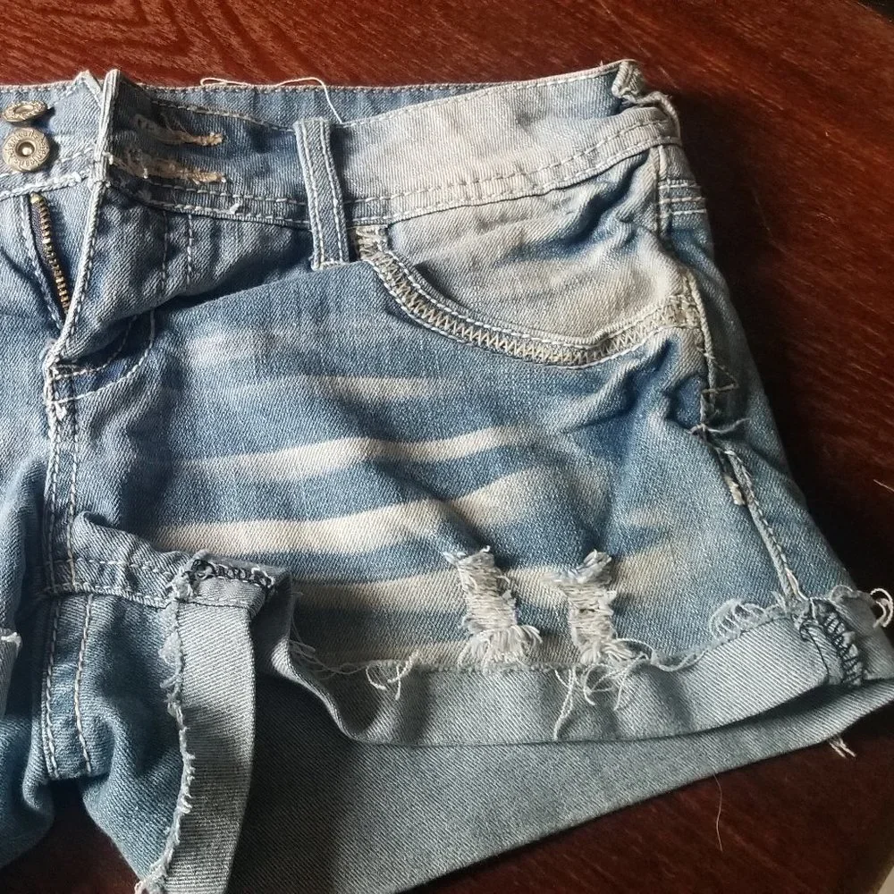 Shorts - Picture 3 of 3